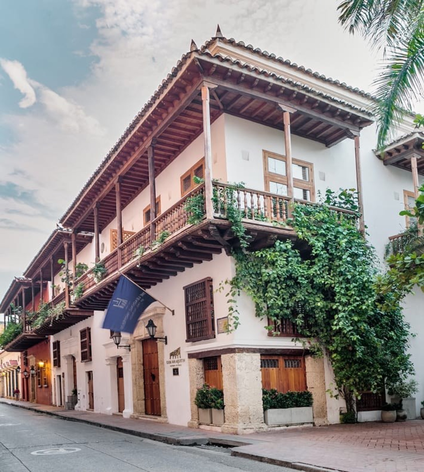 Cartagena Luxury Travel Guide: Where Caribbean Glamour Meets Colonial Grandeur