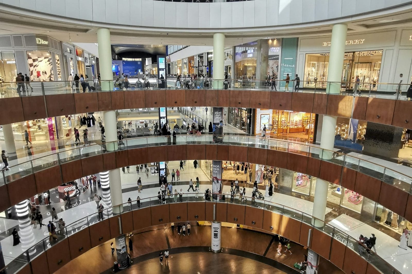 The Ultimate Dubai Shopping Guide for Luxury Travelers