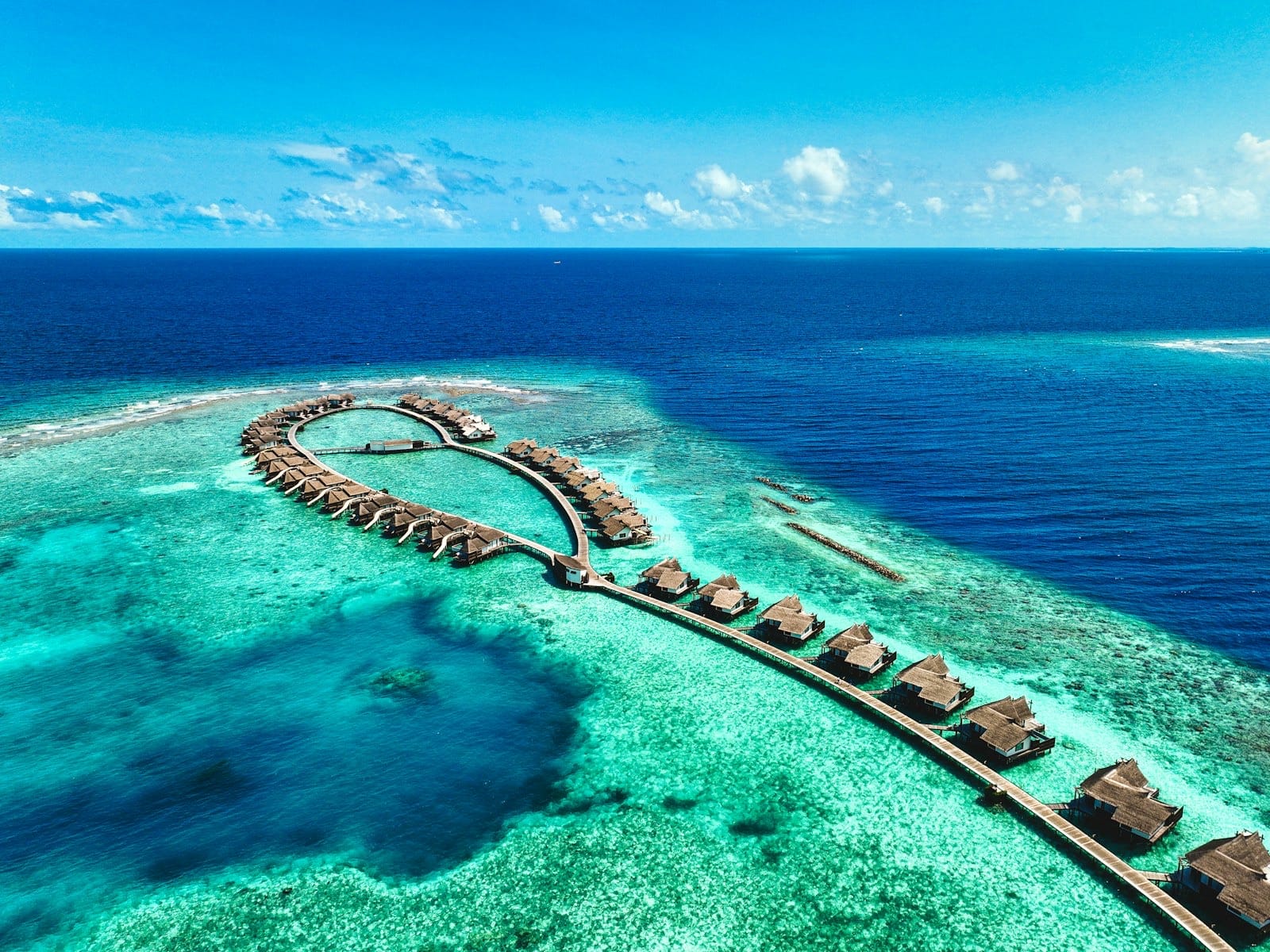 Maldives Luxury Resort Guide: Overwater Villas, Private Islands, and Indian Ocean Bliss