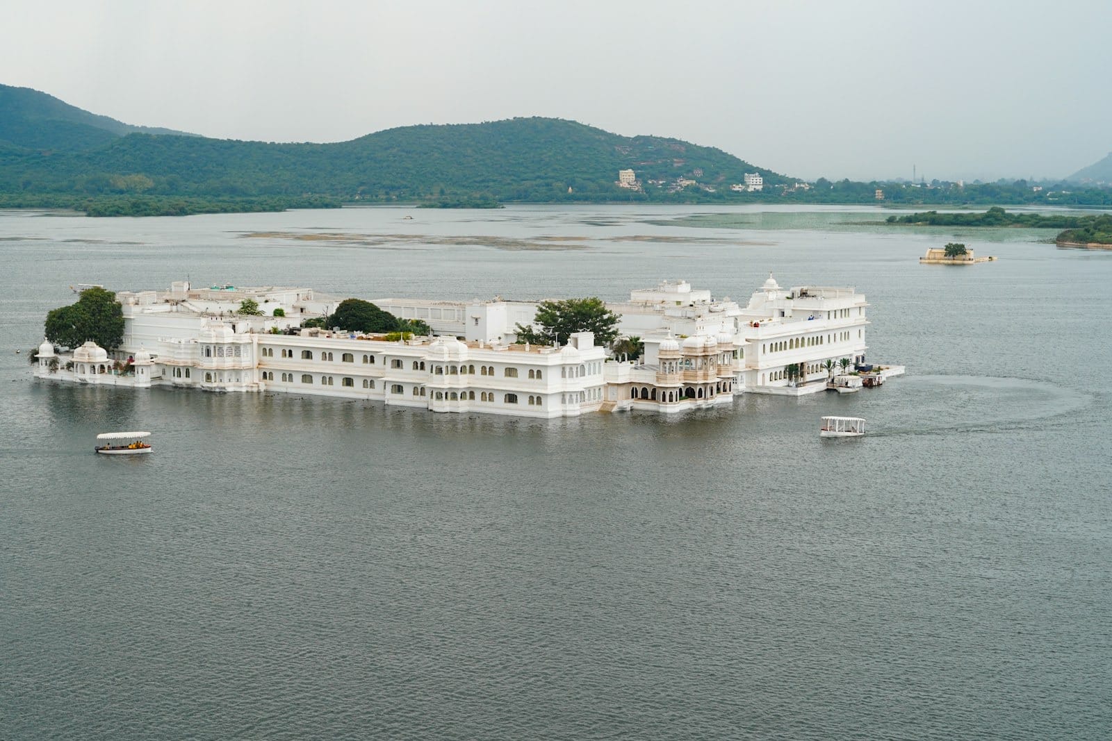 Rajasthan's Palace Hotels: Sleeping Like a Maharaja (A Complete Guide)